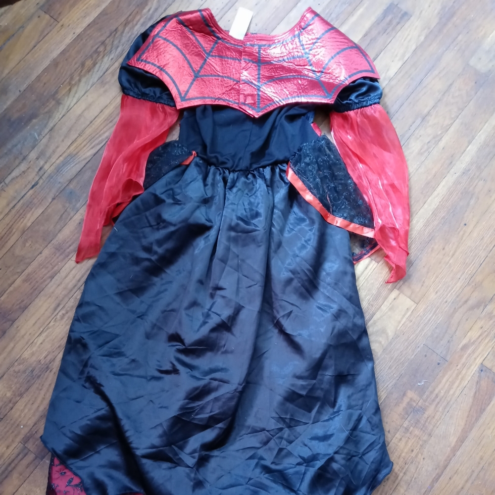 Lace Vampires Spider Girl Dress. Girls size 12-14. 100% polyester